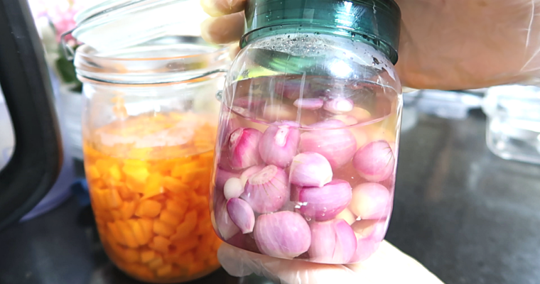 Shallots Pickle in Vinegar