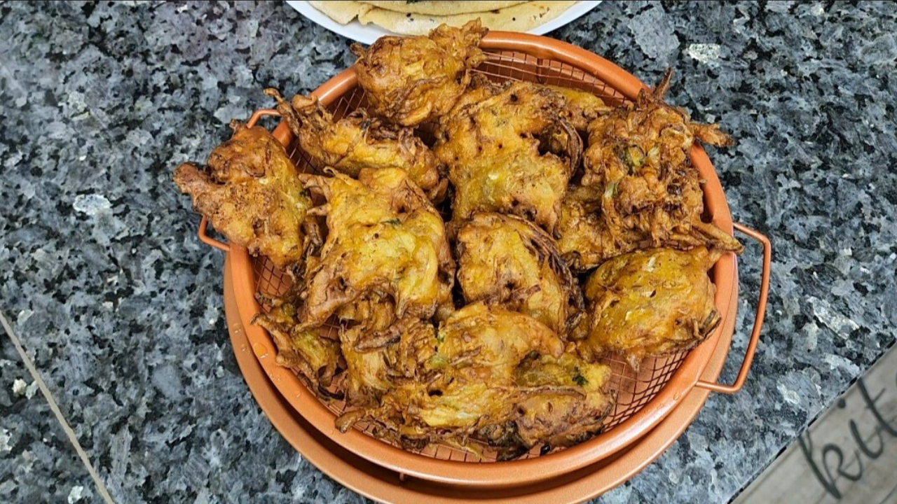 Cabbage Pakora – Crispiest Pakora Ever!