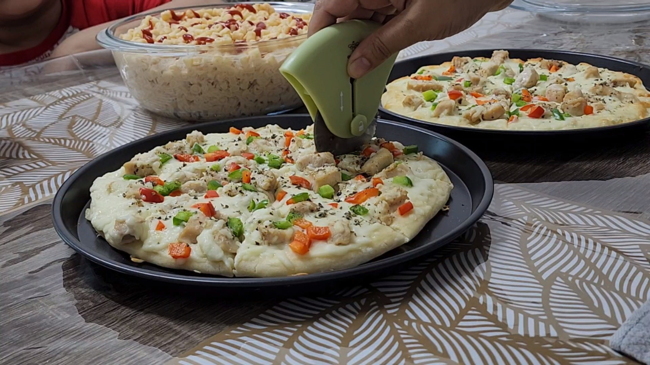 White Sauce Rainbow Pizza on Tawa