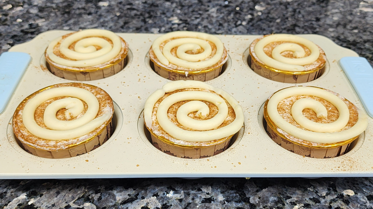 Mini Cinnamon Roll Cheesecakes